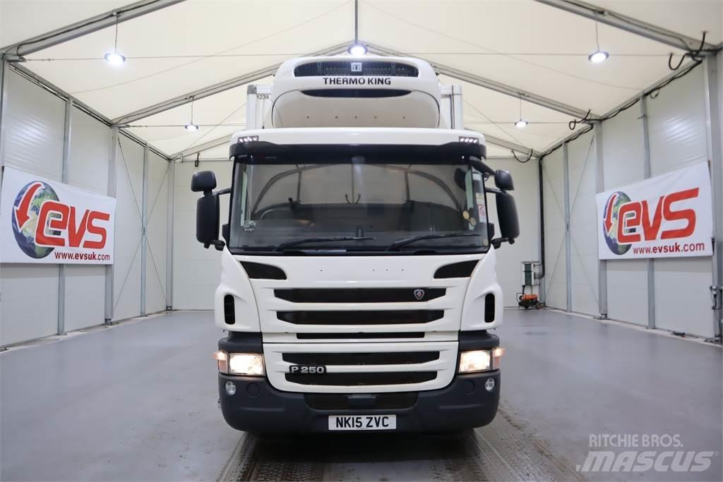 Scania P250 Fryse containere