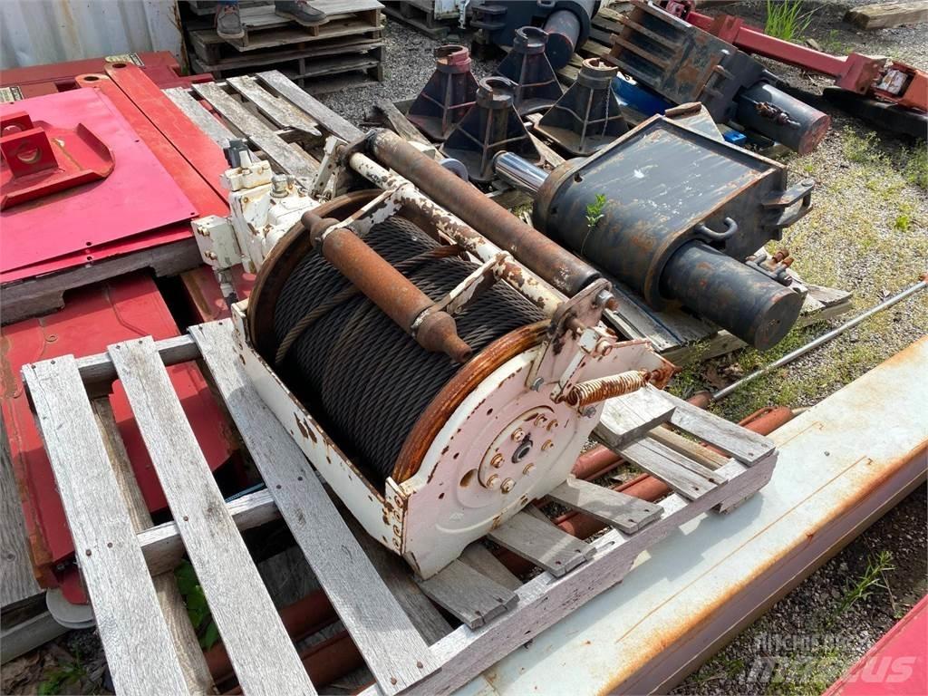 Terex  Stillas, vinsjer og vareheiser