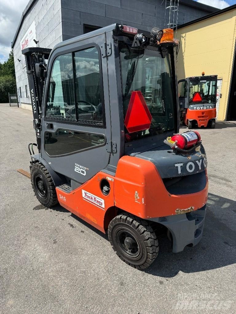Toyota 06-8FD20F Diesel Trucker