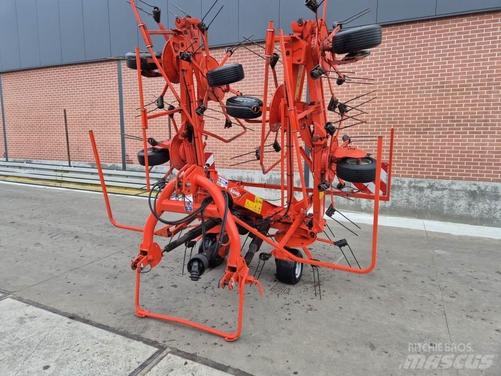 Kuhn 8702 Raker og høyvendere