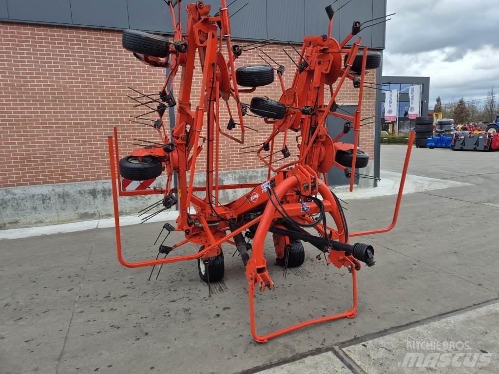 Kuhn 8702 Raker og høyvendere