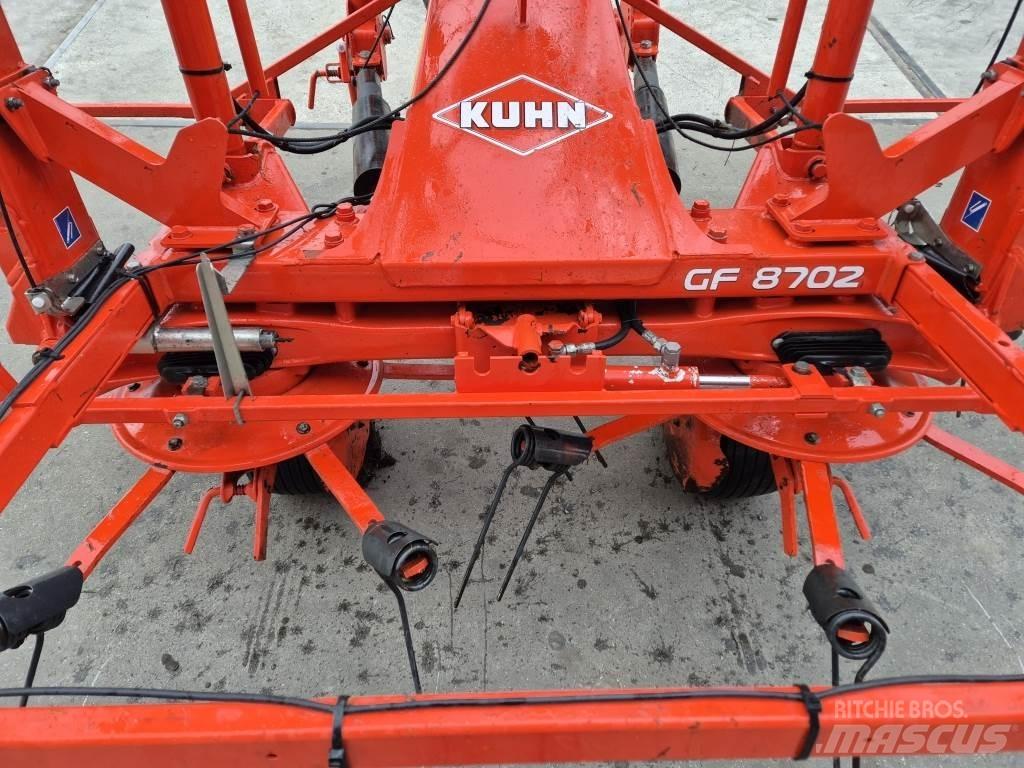 Kuhn 8702 Raker og høyvendere