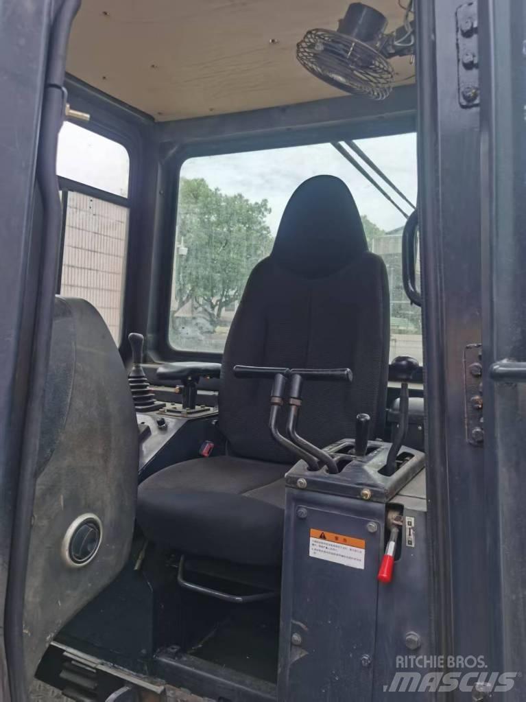 Shantui SD 22 Dozere Beltegående