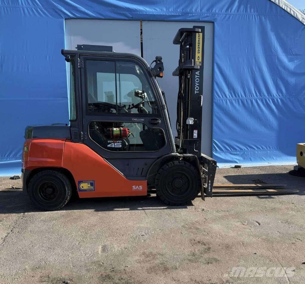 Toyota truck 8 FD40N Diesel Trucker