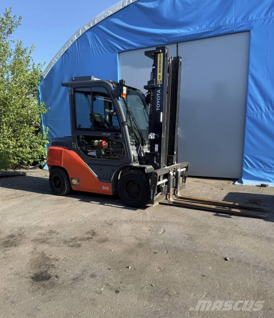Toyota truck 8 FD40N Diesel Trucker