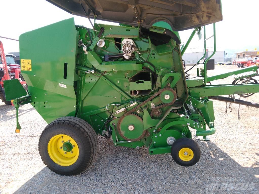 John Deere F441M Rundballepresser