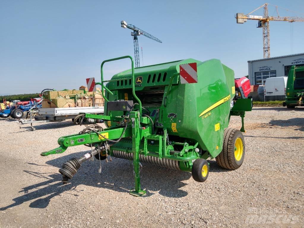 John Deere F441M Rundballepresser