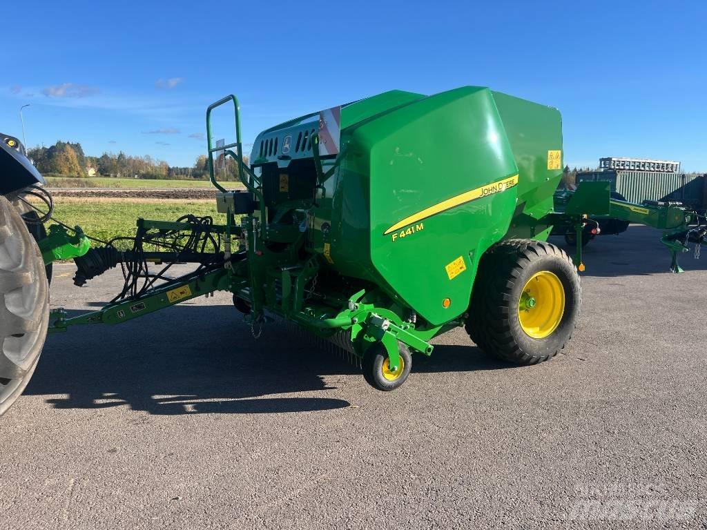 John Deere F441M Rundballepresser
