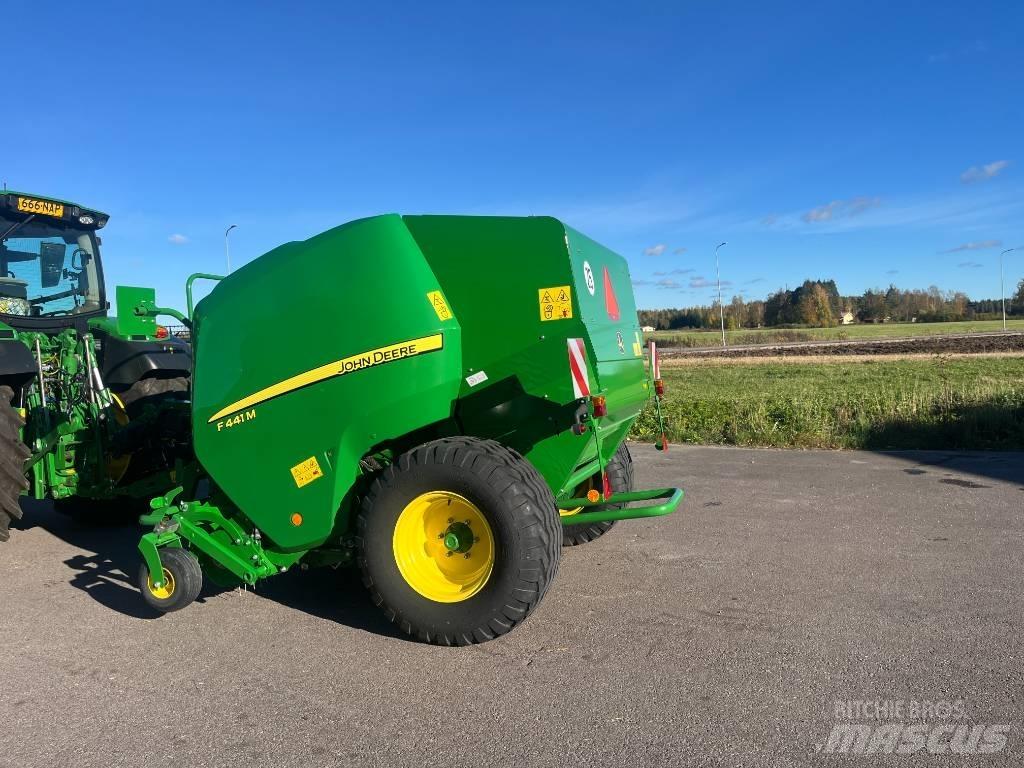 John Deere F441M Rundballepresser