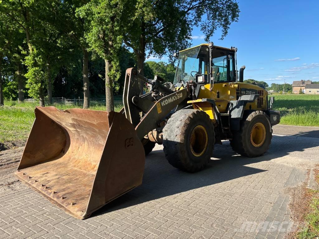 Komatsu WA250-6 Hjullastere