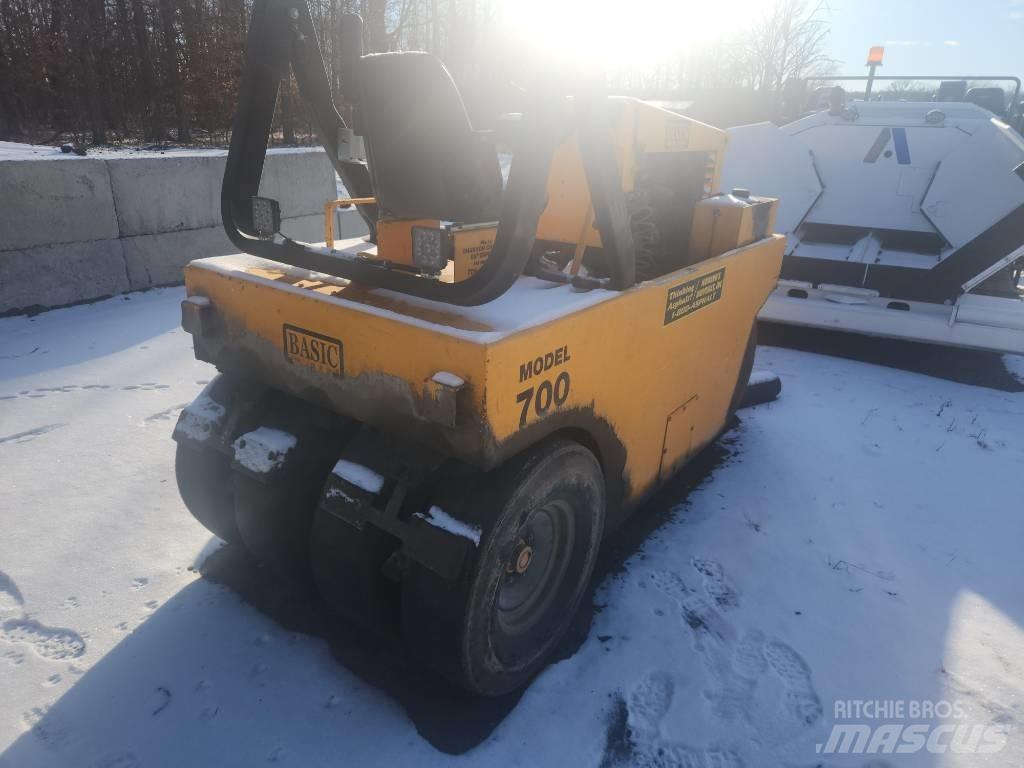Basic 700 Gummihjulsvalser
