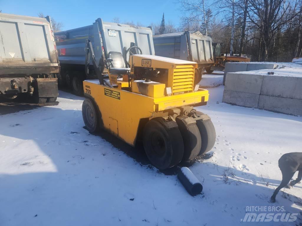 Basic 700 Gummihjulsvalser