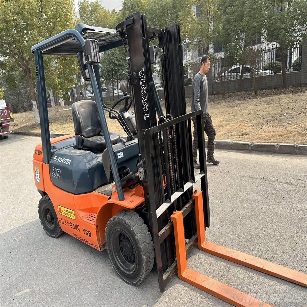 Toyota 02-7 FD F 30 Diesel Trucker