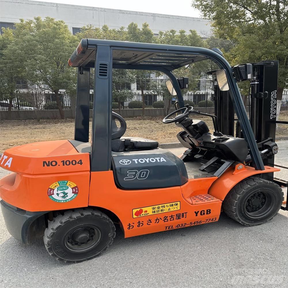 Toyota 02-7 FD F 30 Diesel Trucker