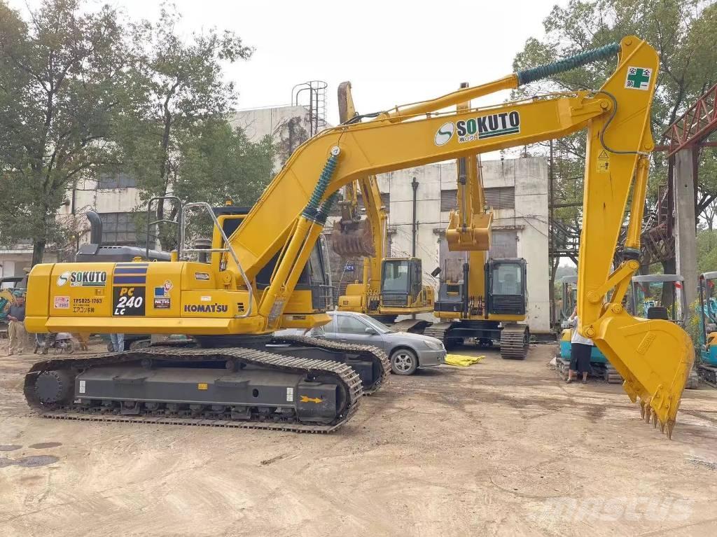 Komatsu PC240-8 Beltegraver