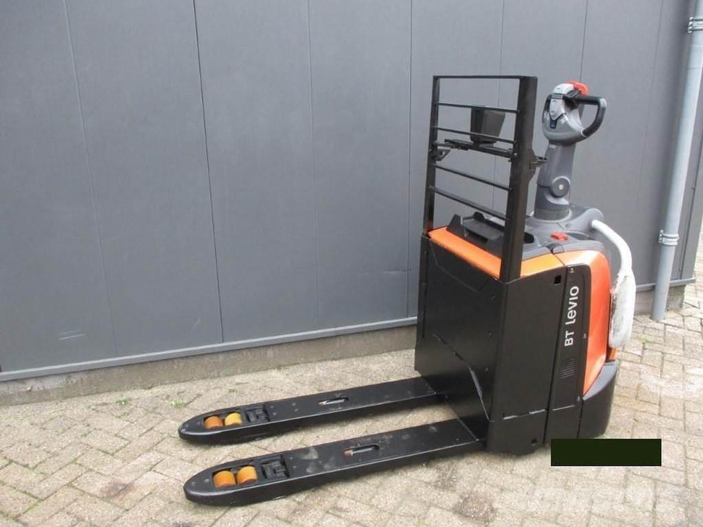 Toyota LPE 200 Lavtløftende truck med platform