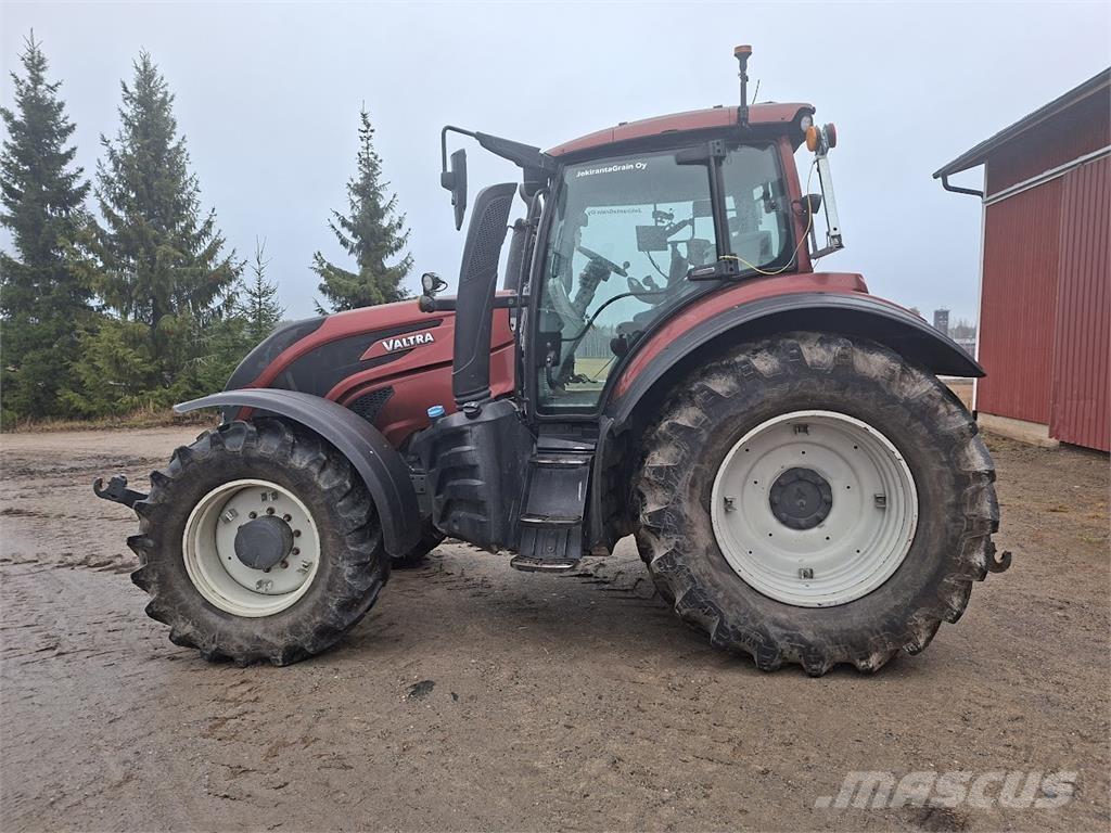 Valtra T154 Versu Traktorer