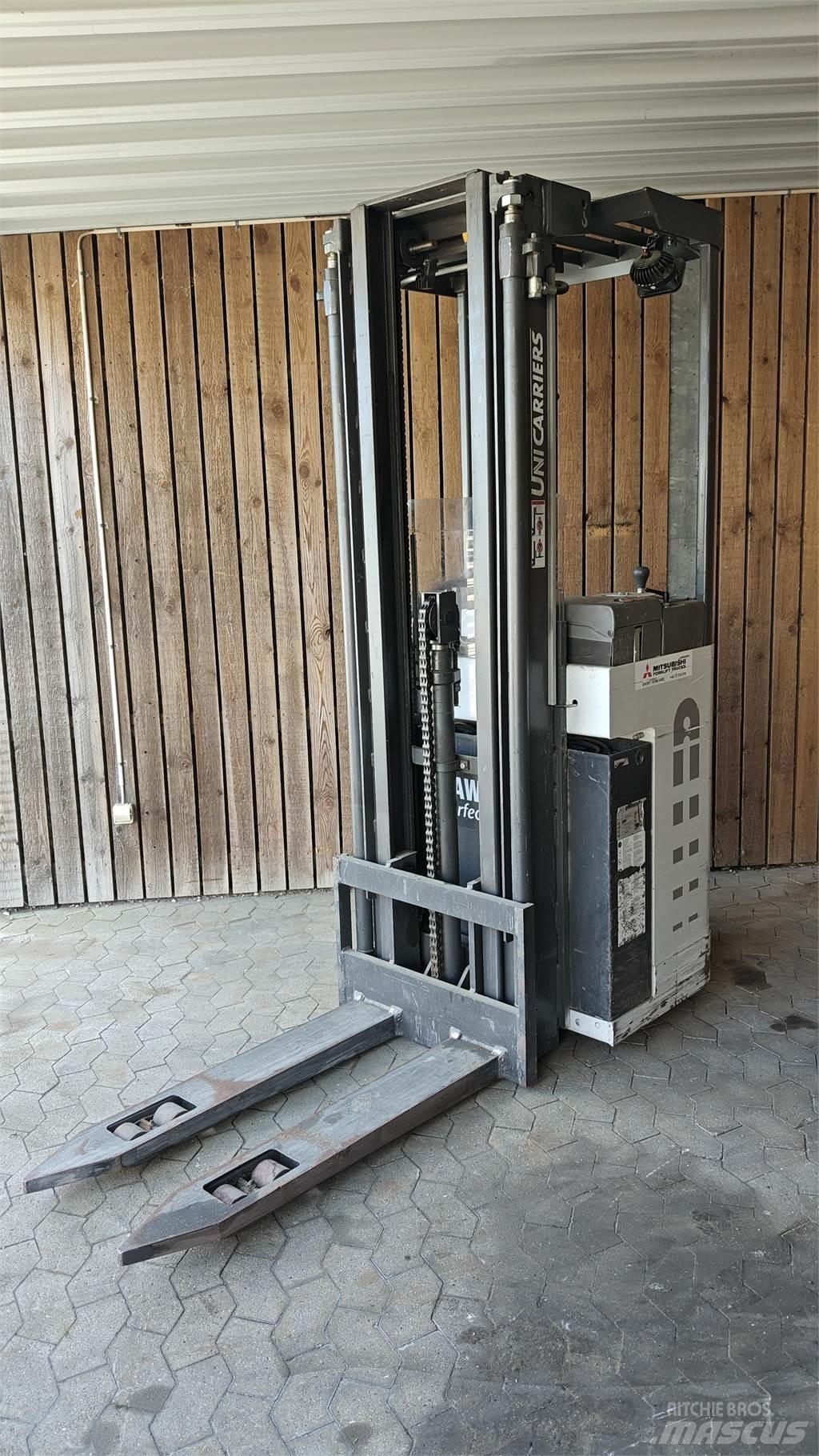 Atlet AJN160 Lavtløftende truck med platform