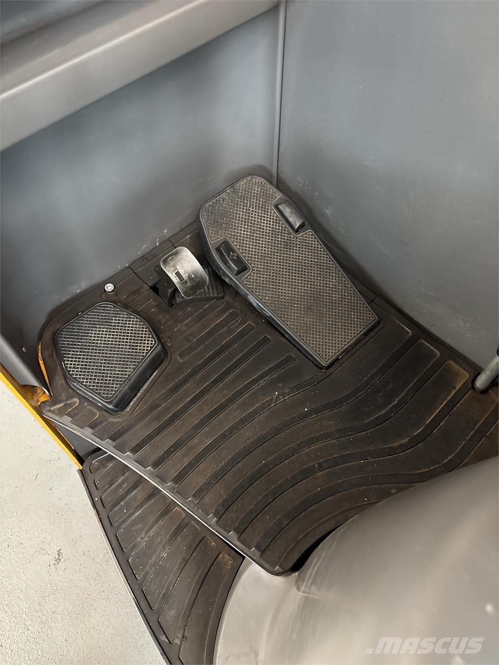 Atlet UMS200 Skyvemasttruck