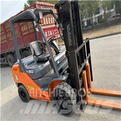 Toyota 8 FDK 30 Diesel Trucker