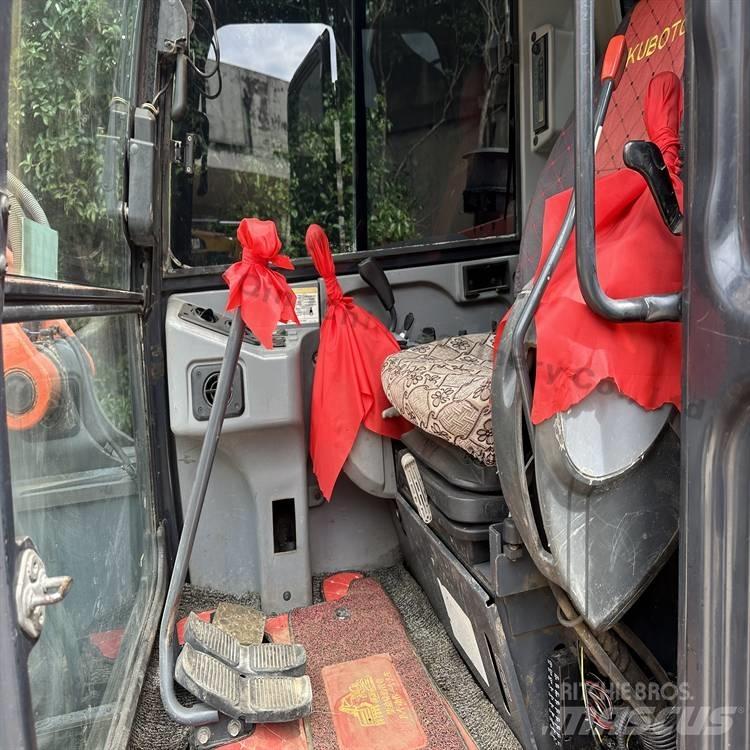 Kubota 183-3 Beltegraver