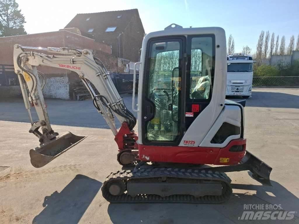Takeuchi TB225LSA Minigravere <7t