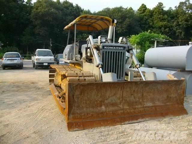 Komatsu D 40 P Dozere Beltegående