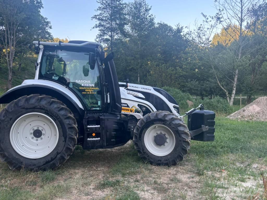 Valtra T 145 Traktor med skogsutstyr