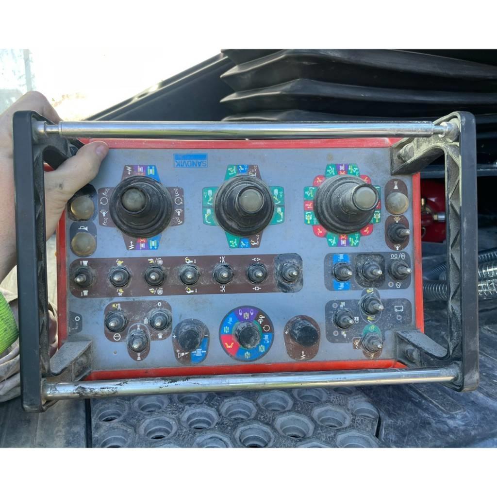 Sandvik DX800i Borerigger