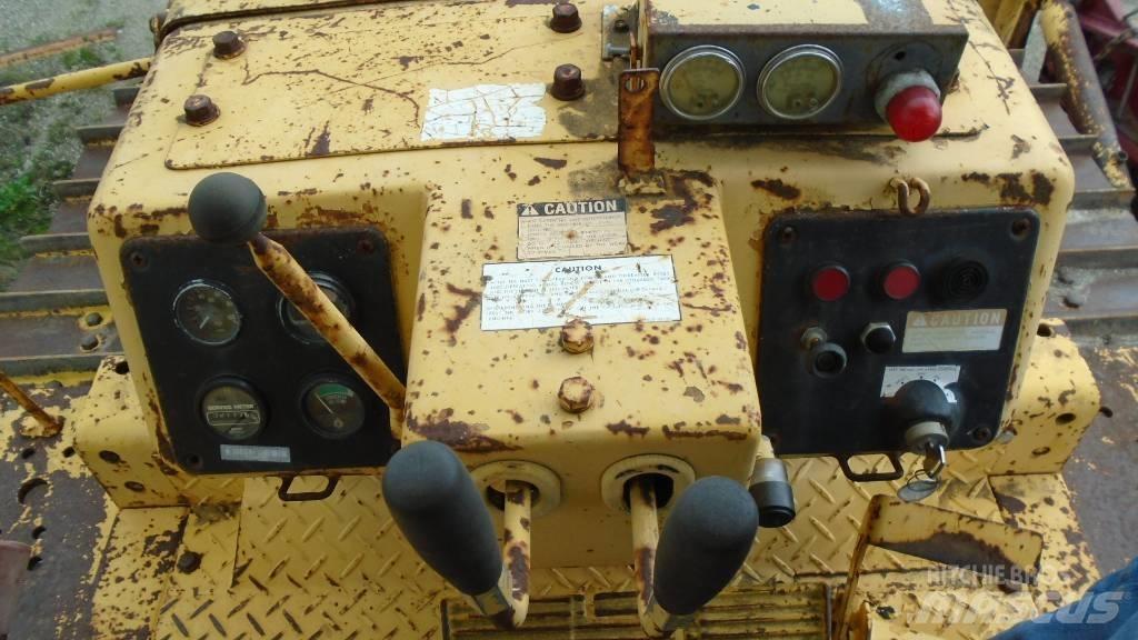 Komatsu D 68 E-1 Dozere Beltegående