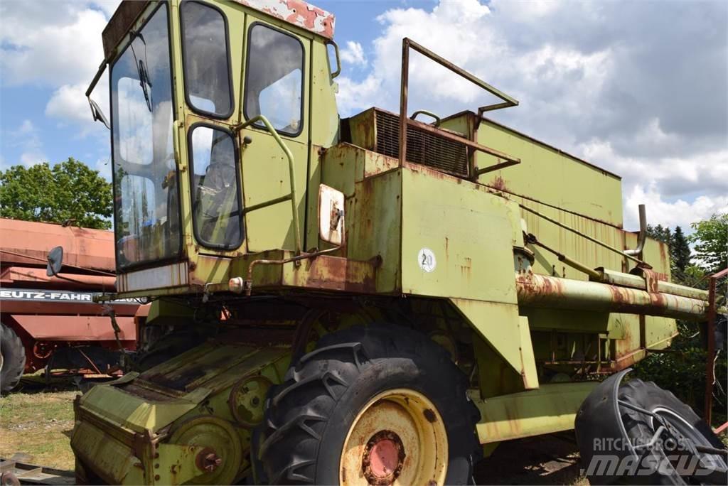 CLAAS Dominator 80 Skurtreskere