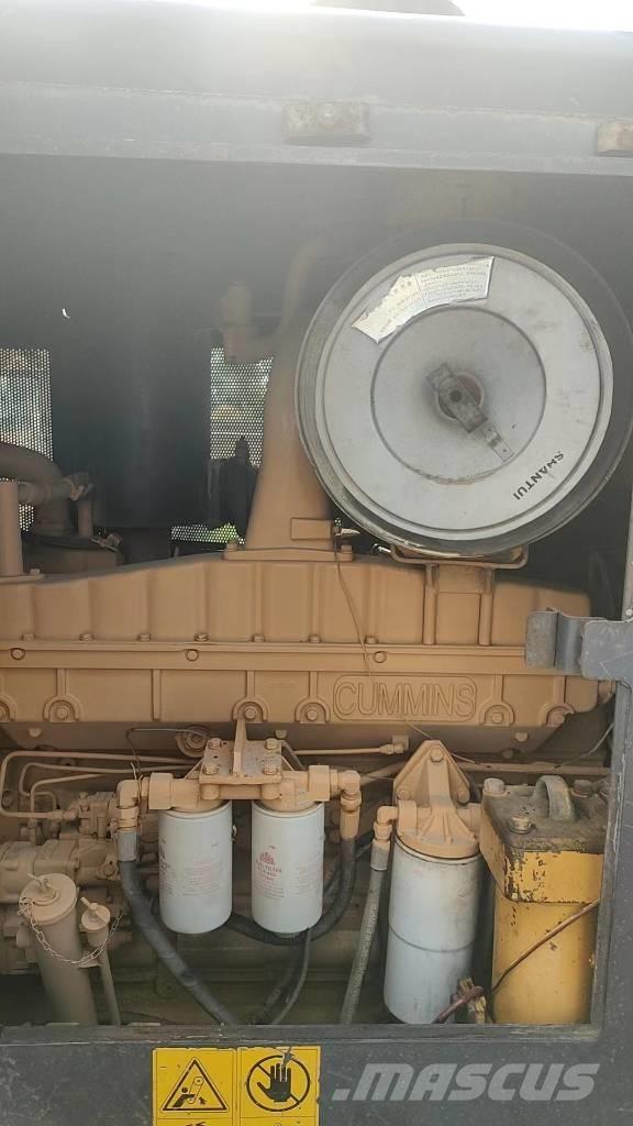 Shantui SD 32 Dozere Beltegående