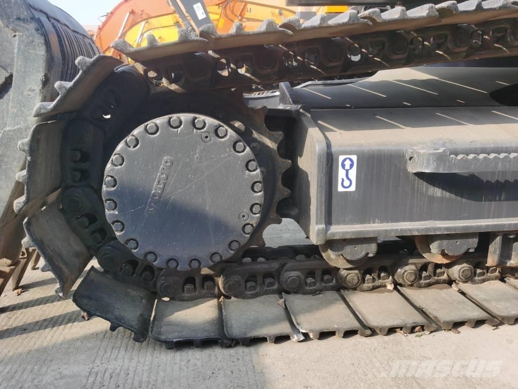 Volvo EC 250 D L Beltegraver