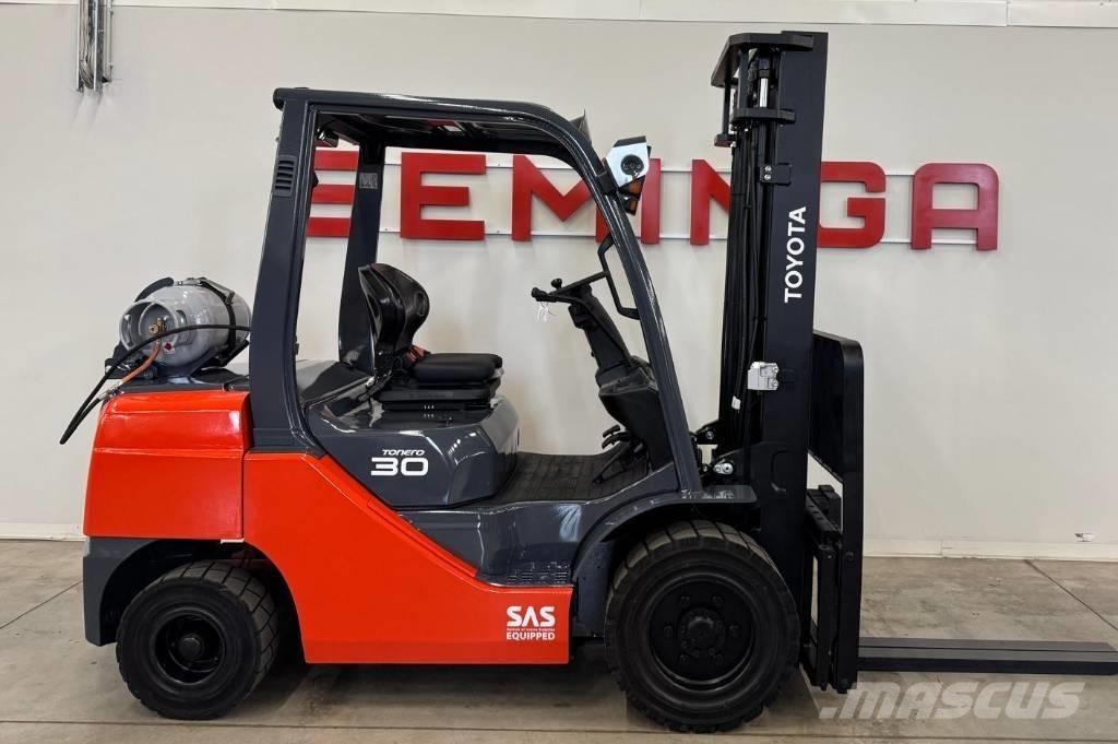 Toyota 10851 - 8FGF30 Propan trucker