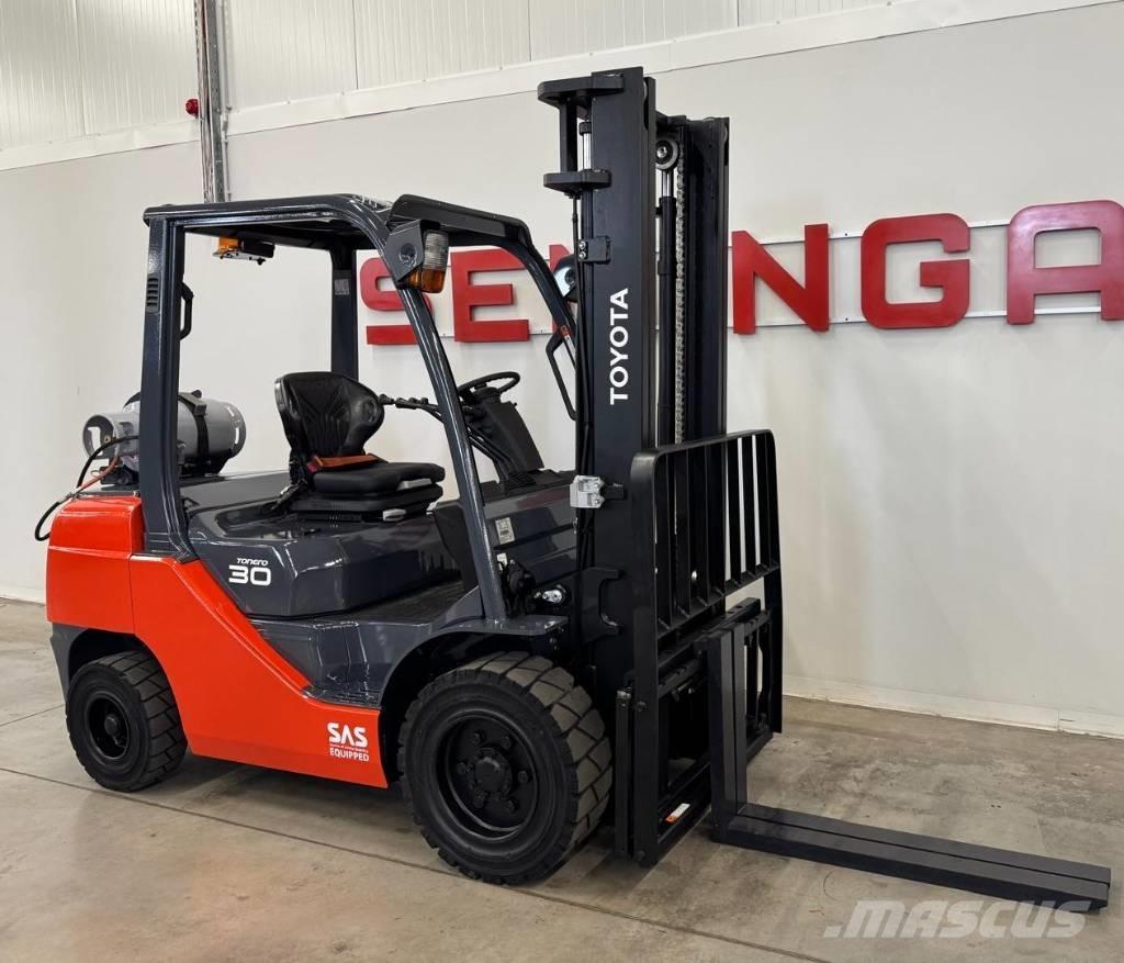 Toyota 10851 - 8FGF30 Propan trucker
