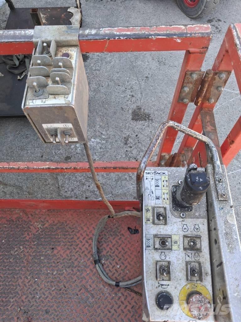 SkyJack SJ 6826 RT Sakselifter