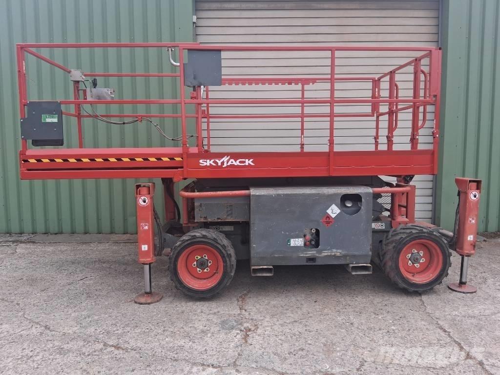 SkyJack SJ 6826 RT Sakselifter