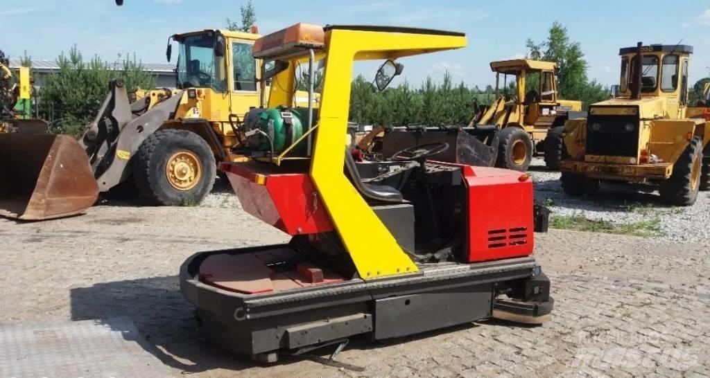 Tennant 528 Feiemaskiner