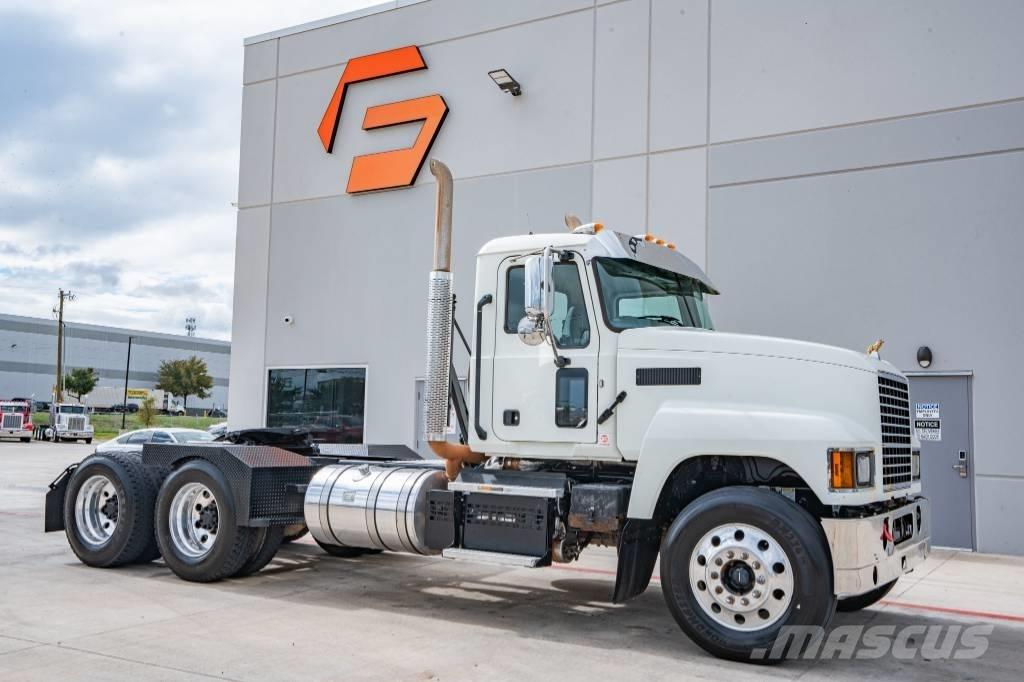 Mack Pinnacle 64T Trekkvogner