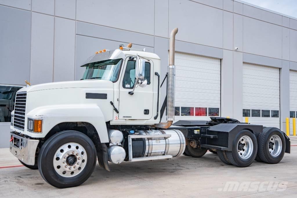 Mack Pinnacle 64T Trekkvogner