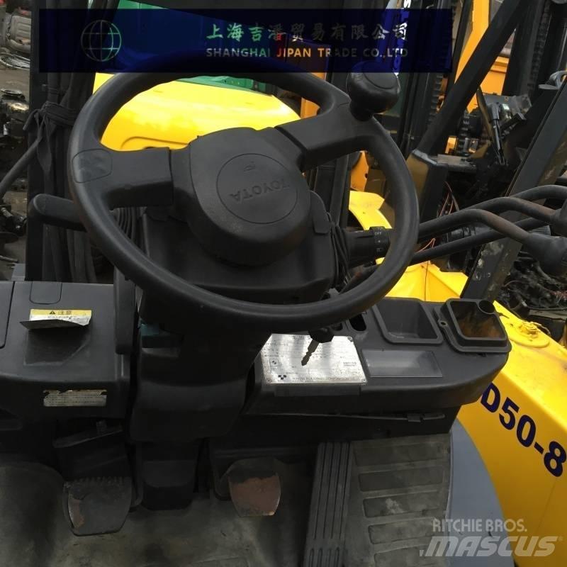 Toyota 8F Diesel Trucker