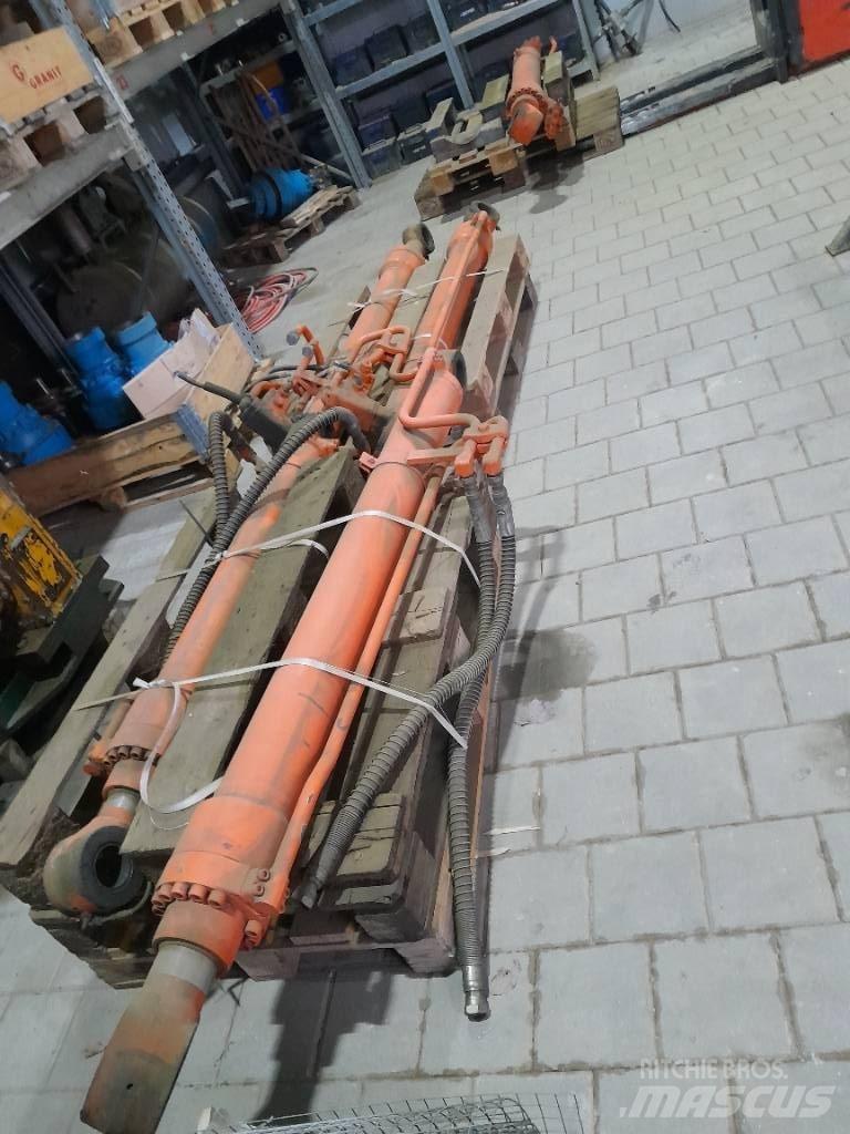 Hitachi ZX 210 Beltegraver