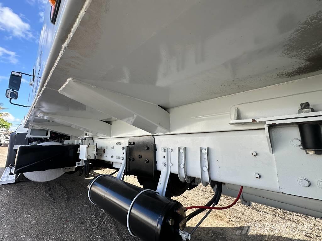 Freightliner 114 SD Renovasjonsbil