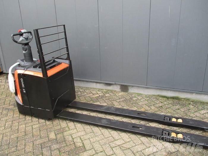Toyota LPE 250 Lavtløftende truck med platform