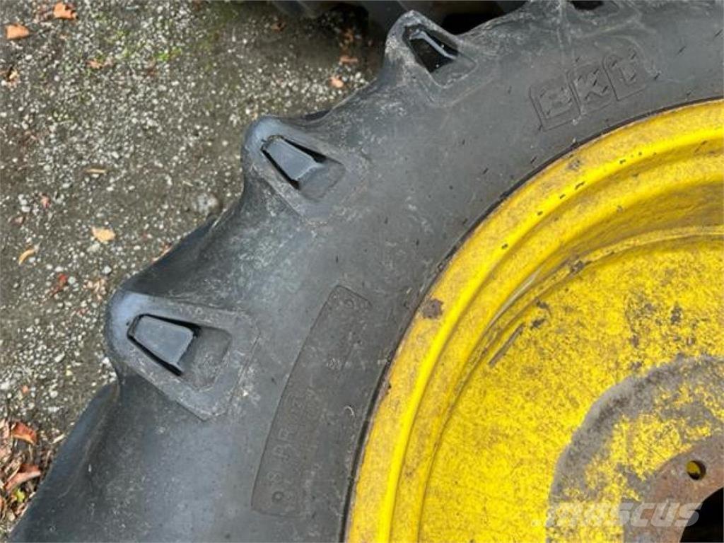 BKT 12.4-32 Dekk, hjul og felger
