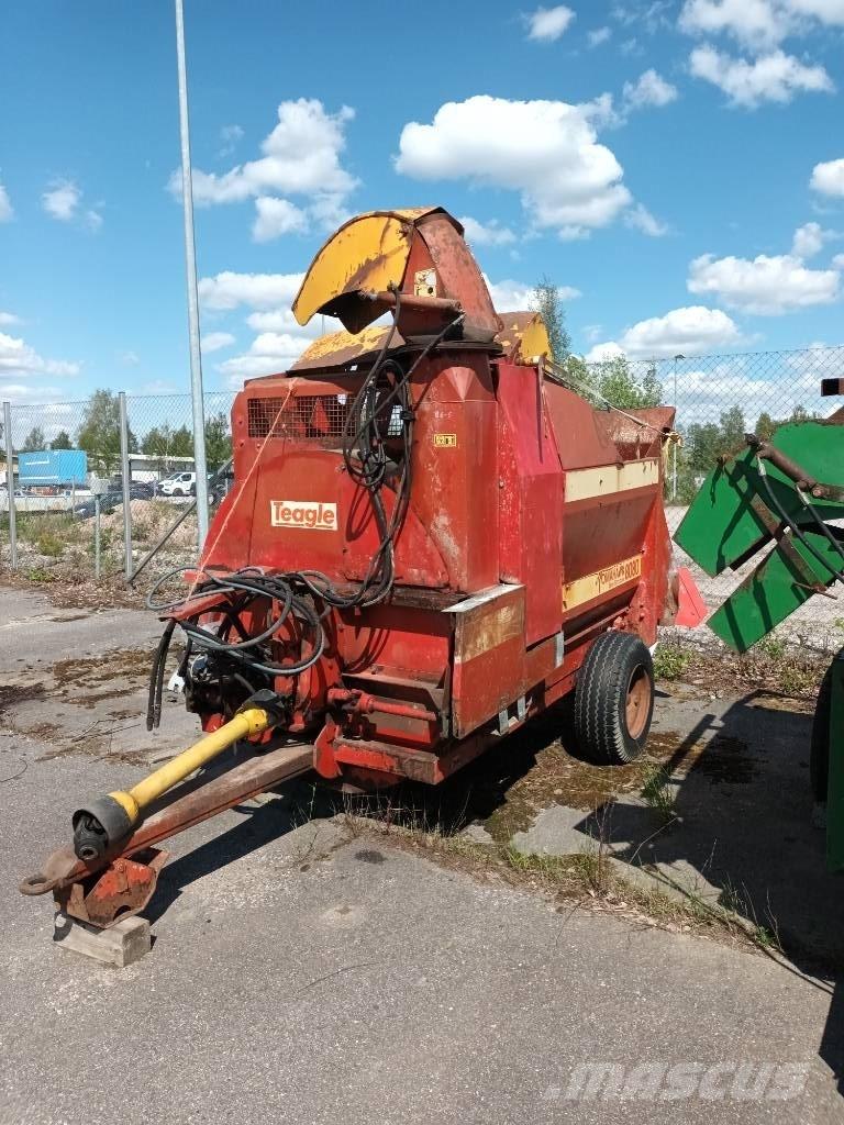 Tomahawk 808 Rundballerivere, -kuttere og -utpakkere