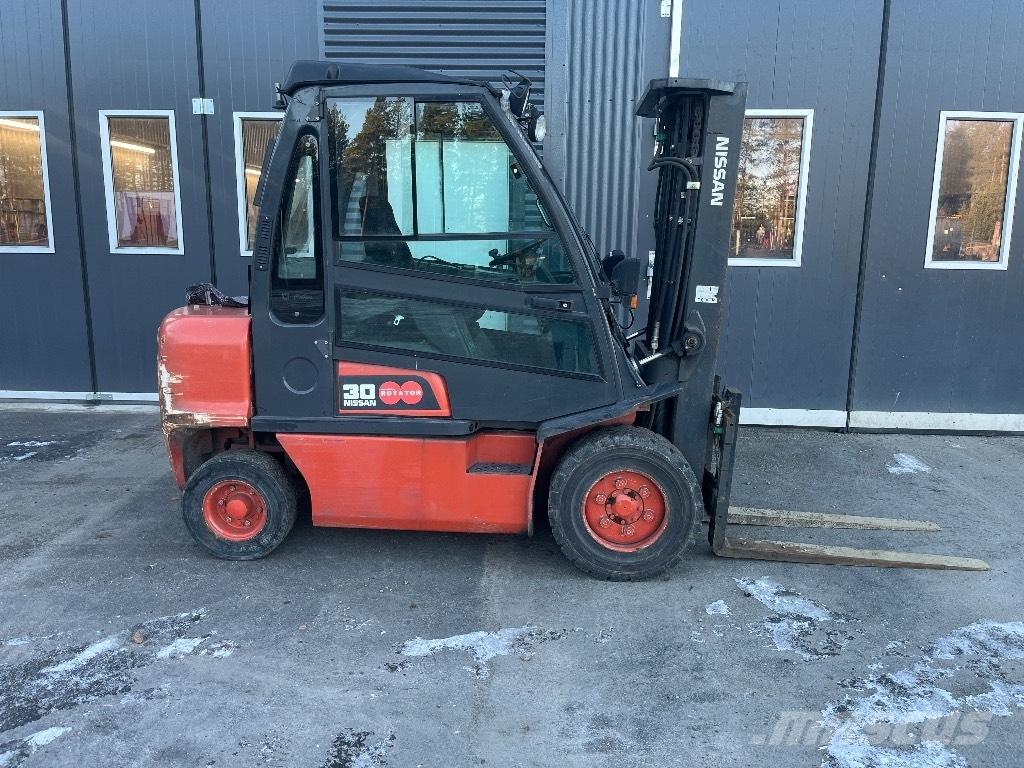 Nissan FGD02A300 Diesel Trucker