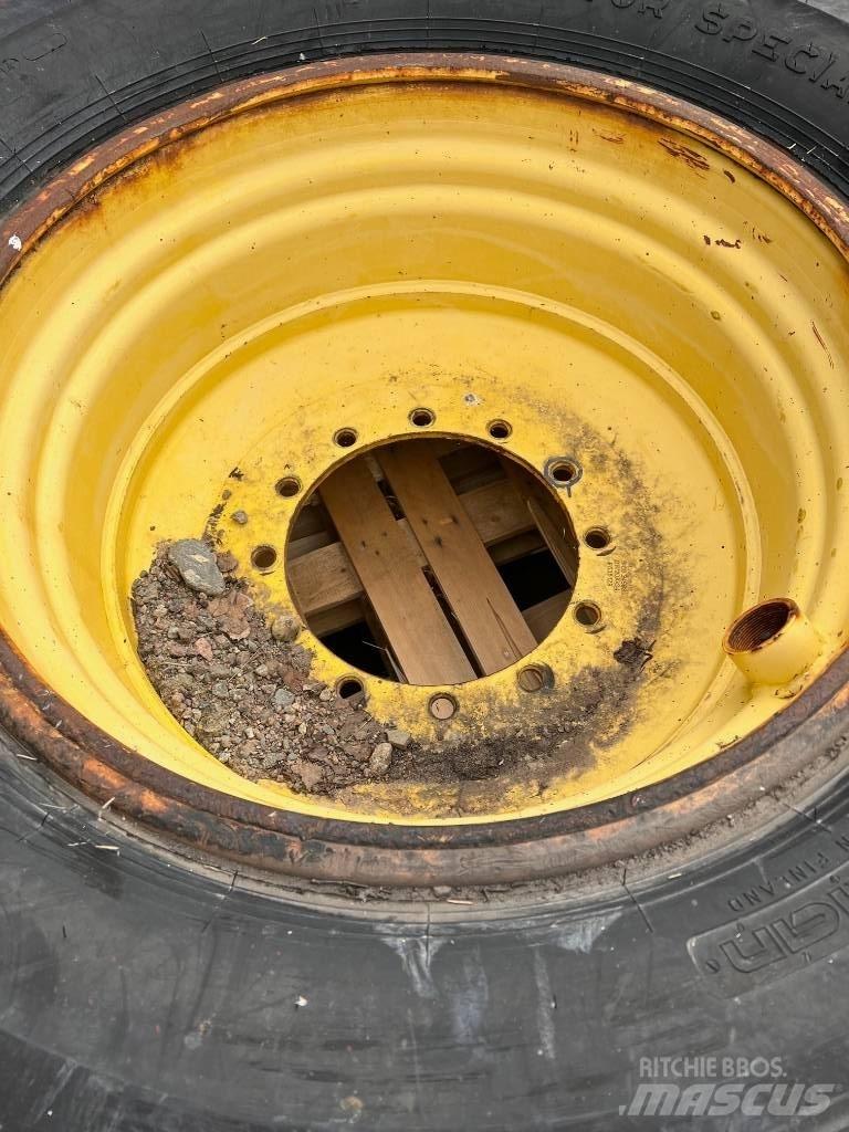 Nokian 700/70-34 Dekk, hjul og felger
