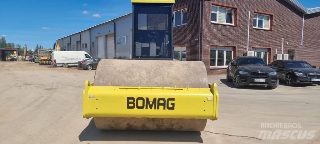 Bomag BW 211 D-3 Valsetog