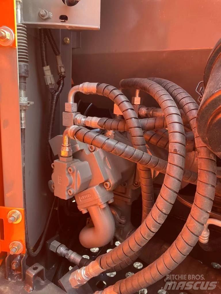 Hitachi 70-5A Beltegraver